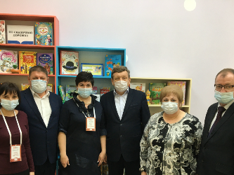 Сергей Агапов и Владимир Дмитриев посетили первую в городе детскую модельную библиотеку